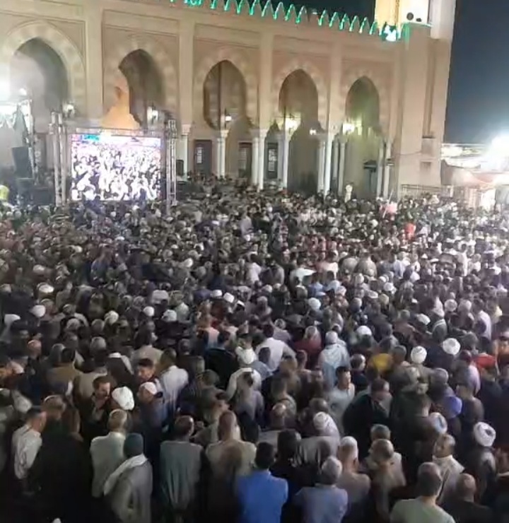 صور توافد الآلاف للاحتفال بالليلة الختامية لمولد السيد البدوي بطنطا