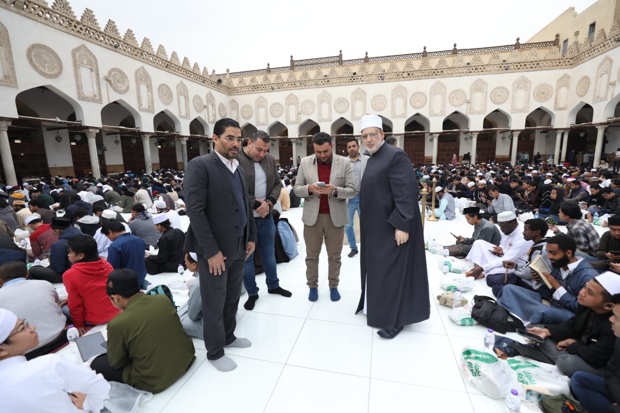 لليوم السادس على التوالي الجامع الأزهر يواصل تنظيمه للإفطار الجماعي