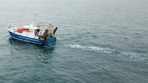 إصابة صيادين فلبينيين إثر انفجار محرك قاربهما في بحر الصين الجنوبي