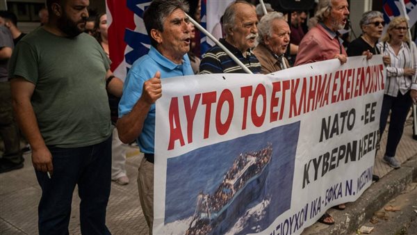 نقابات اليونان تتظاهر ضد العمل لمدة 6 أيام في الأسبوع 
