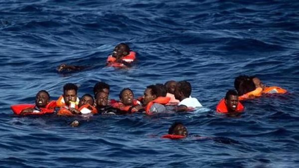 مقتل 11 مهاجرًا وفقدان آخرين إثر غرق قاربين قبالة سواحل إيطاليا