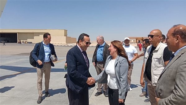 محافظ شمال سيناء يستقبل السفيرة الأمريكية بالعريش 