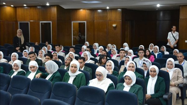 جوائز لمشاريع طلاب شعبة الصحافة بآداب إعلام حلوان
