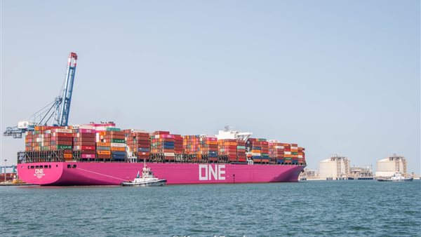 ننشر حركة تداول السفن والحاويات في ميناء دمياط 