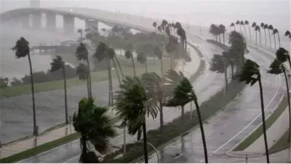 خفر السواحل الأمريكي يحذر من إغلاق محتمل لموانئ تكساس بسبب العاصفة "بيريل" 