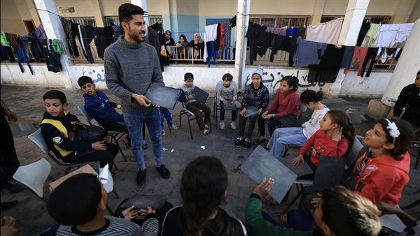 كاتب فلسطيني ل"نيويورك تايمز": المدارس في غزة أصبحت للموت وليس للتعليم 